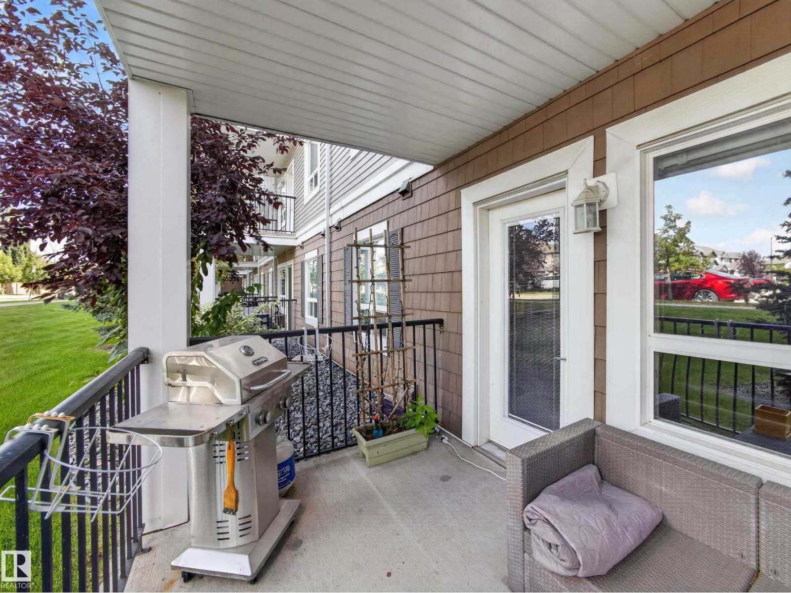 Covered patio with barbecue and sliding door to the living space