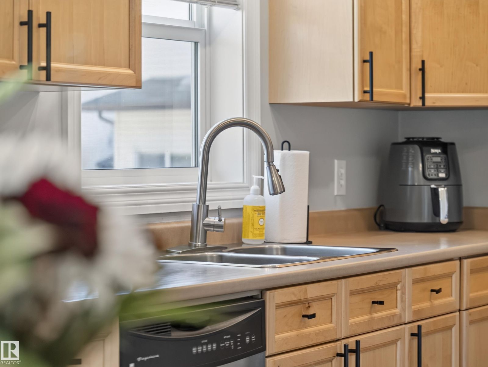 Kitchen sink detail