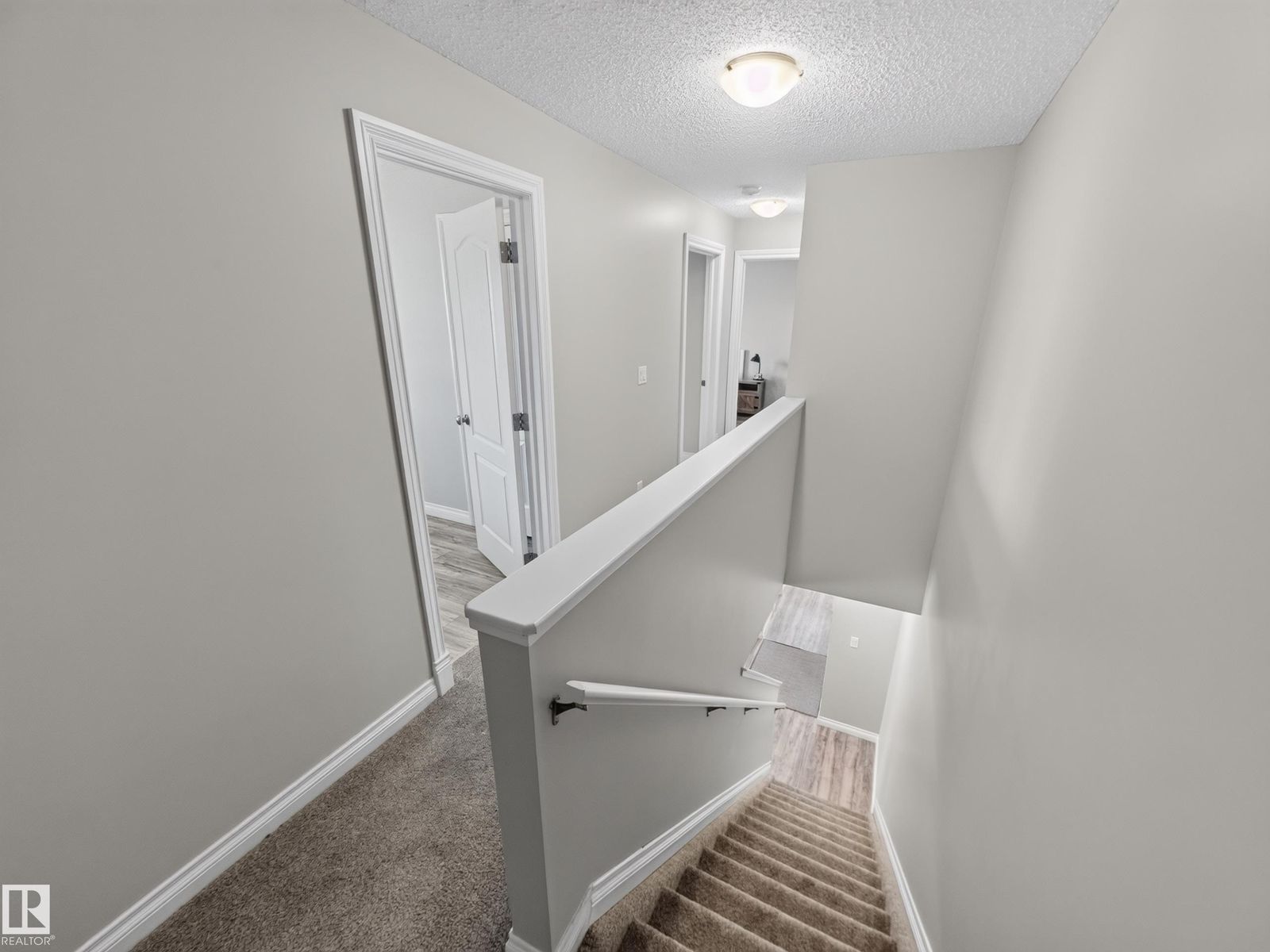 Upper landing over the stairwell